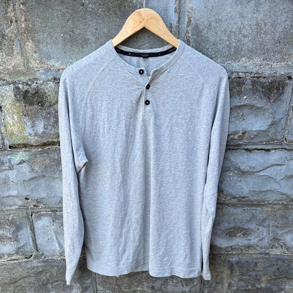 Public Rec Go To Henley Shirt Stretch Performance Gray Mens Medium - Picture 1 of 3